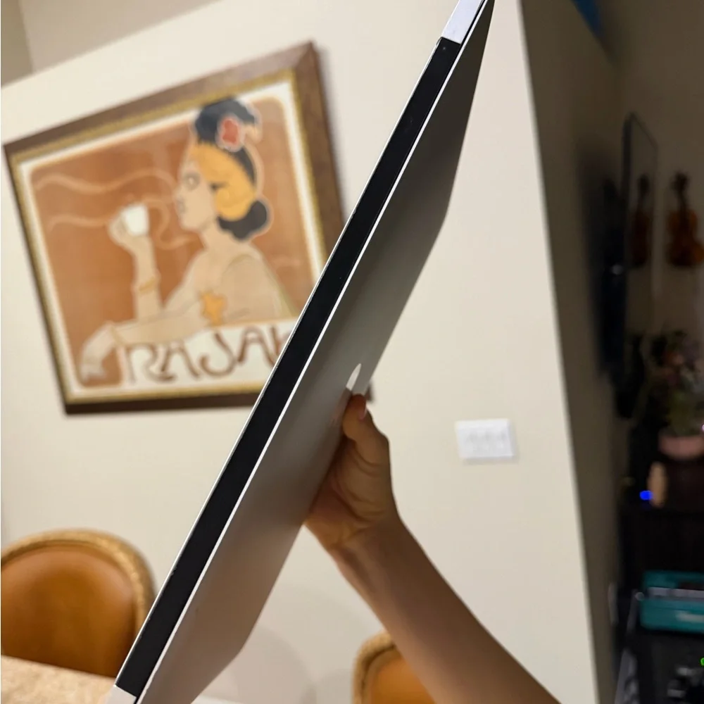 APPLE MACBOOK AIR A1466 13-EARLY-2015 i5-5250U@1.6GHz 8GB RAM 256GB NVMe macOS